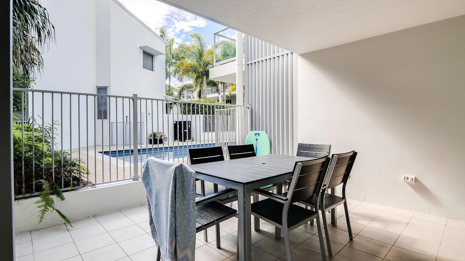 **** Aparthotel Coolum At The Beach Coolum Beach Australia