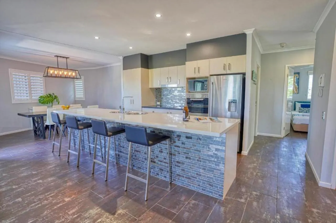 **** Aparthotel Coolum At The Beach Coolum Beach Australia